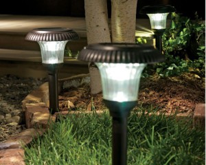 Ліхтарі вуличні для дачі – як вибрати безпечні і функціональні? + відео