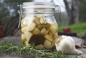 Заготівля часнику на зиму – рецепти консервування (маринуємо, солимо, квасимо) + Відео