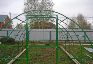 Госпбудівлі на дачі своїми руками – будуємо теплицю за правилами + Відео