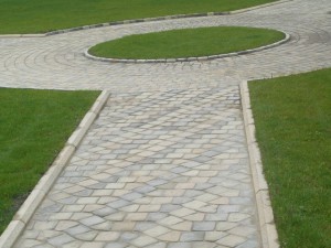 Плитка для доріжок на дачу – вибираємо і насолоджуємося результатом + Відео
