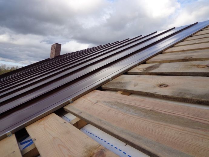 Покрівля з фальцевих панелей: фото, технічні характеристики, переваги Покрівля з фальцевих панелей: фото, технічні характеристики, переваги