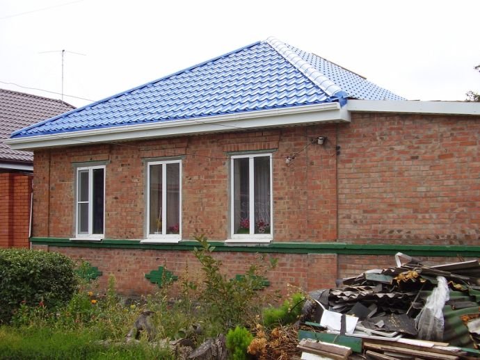 Чотирьохскатний дах: конструкція кроквяної системи, розрахунок, монтаж