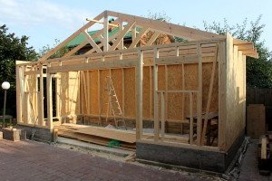 Гараж своїми руками з дерева – всі тонкощі роботи з деревяним брусом + Відео