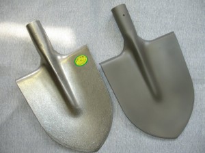 Лопата штикова: з чого виготовляють її совок і держак? + відео
