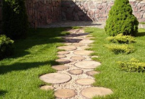 Садові доріжки з дерева – з дощок і спила робимо стежки + відео Садові доріжки з дерева – з дощок і спила робимо стежки + відео