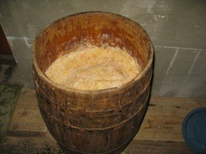 Погріб під будинком своїми руками – пристрій, оздоблення, вентиляція + Фото, відео