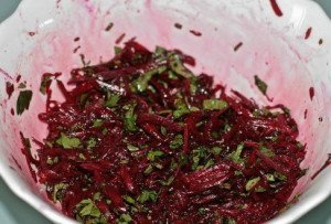 Бурякова гичка – корисна заготівля на зиму + Відео