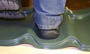 Як правильно класти металочерепицю на дах: відео Як правильно класти металочерепицю на дах: відео