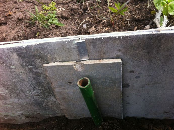 Грядки з шиферу високі: з плоского і хвильового Грядки з шиферу високі: з плоского і хвильового