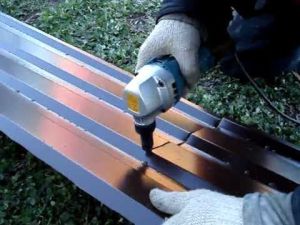 Чим краще різати профнастил: вибір інструменту