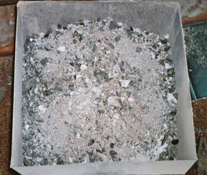 Зола як добриво – як використовувати і в чому плюси? + відео