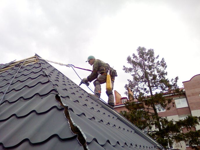 Монтаж металочерепиці своїми руками: фото, відео Монтаж металочерепиці своїми руками: фото, відео