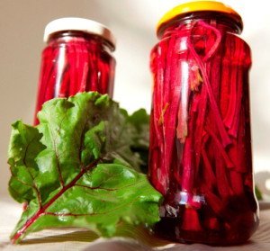 Бурякова гичка – корисна заготівля на зиму + Відео