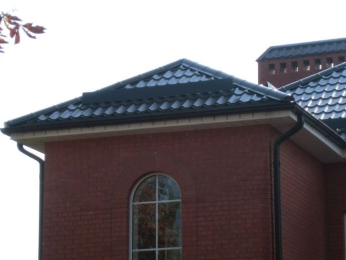 Чотирьохскатний дах: конструкція кроквяної системи, розрахунок, монтаж