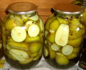Груші консервовані на зиму – рецепти приготування десертів + Відео