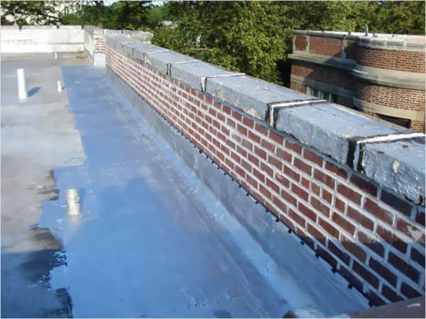Висота парапету на плоскій покрівлі та його пристрій — відео інструкція та фото