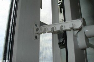 Гребінка на пластикове вікно: як встановити своїми руками