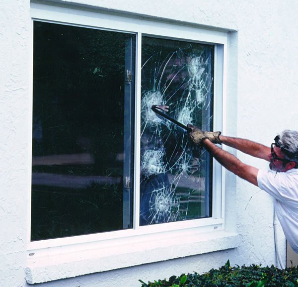 Захист для дітей на пластикових вікнах: ручки, замок і решітка Захист для дітей на пластикових вікнах: ручки, замок і решітка
