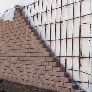 Рвана цегла: який купити, як викладати, фото і відео