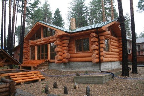 Що таке будинок з рубленого колоди і технологія його зведення Що таке будинок з рубленого колоди і технологія його зведення