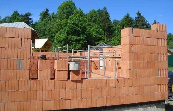 Керамічні блоки: плюси і мінуси Будівництво будинків і конструкцій з піноблоків Керамічні блоки: плюси і мінуси Будівництво будинків і конструкцій з піноблоків