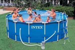 Насос для басейну: різноманітність видів і особливості вибору