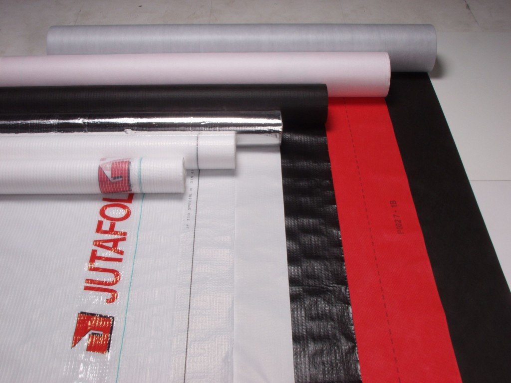 Гідроізоляційна плівка для покрівлі   види і ціни