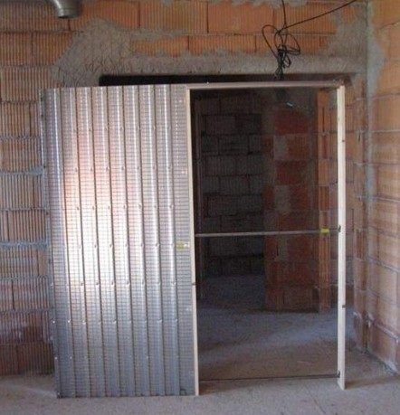 Установка розсувних міжкімнатних дверей своїми руками (фото + відео)