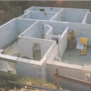 Порівняння цегляних і бетонних стін: які краще, фото і відео