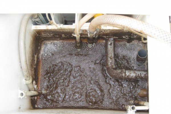 Обслуговування та ремонт септиків Топас: причини несправностей і способи їх усунення своїми руками