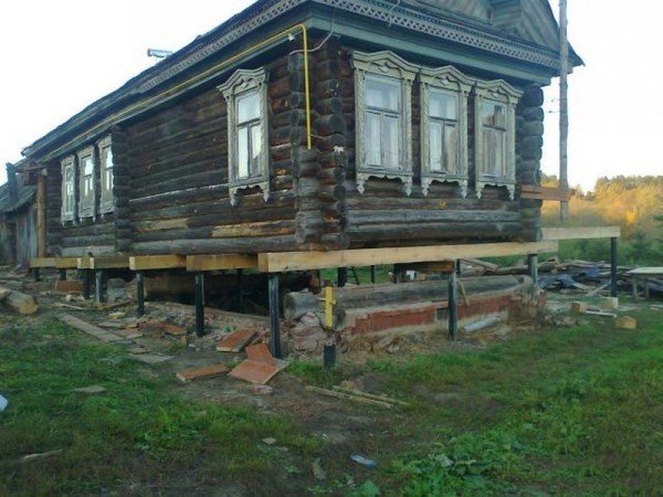 Ремонт старого деревяного будинку