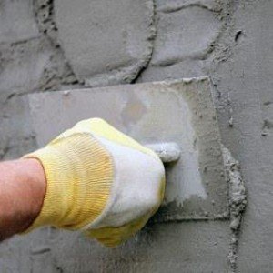 Штукатурка цегляних стін всередині будинку