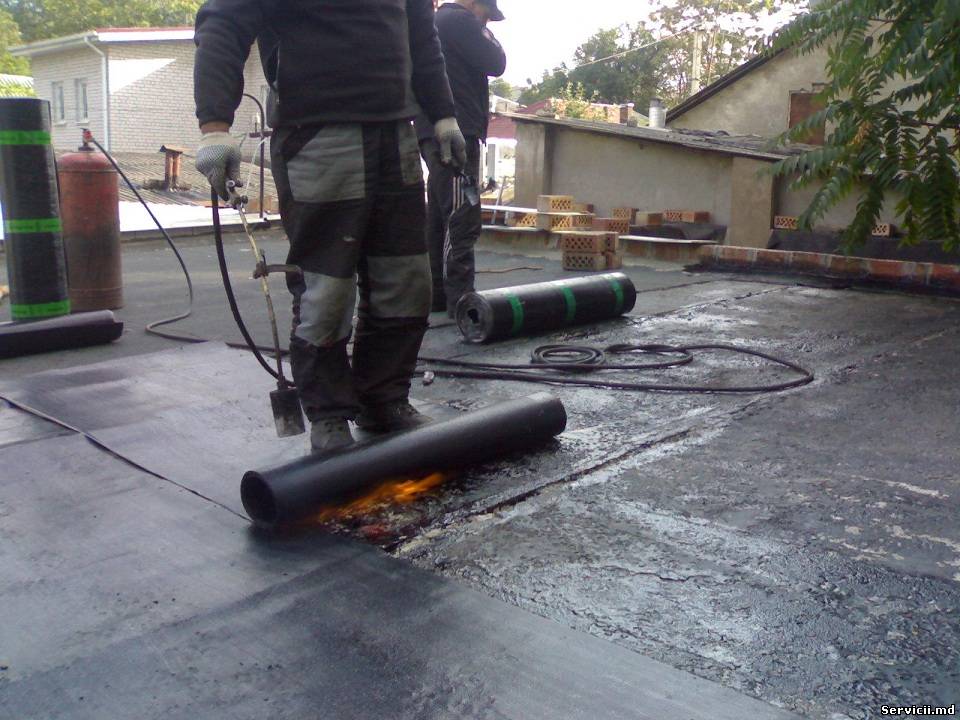 Як укладати стеклоізол на дах, застосування в якості гідроізоляції даху