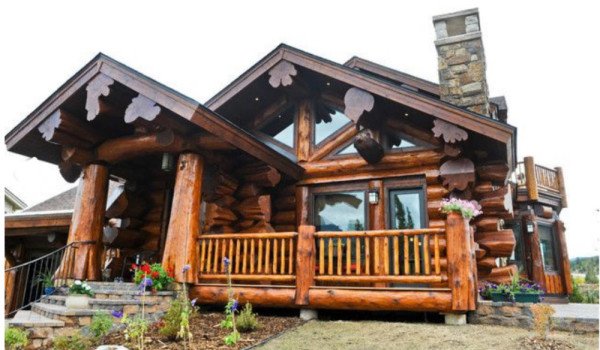 Будівництво будинку з колод великого діаметра