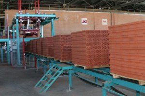 Виготовлення глиняної цегли в домашніх умовах