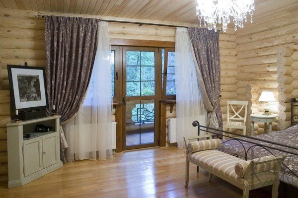 Інтерєр спальні в деревяному будинку Інтерєр спальні в деревяному будинку