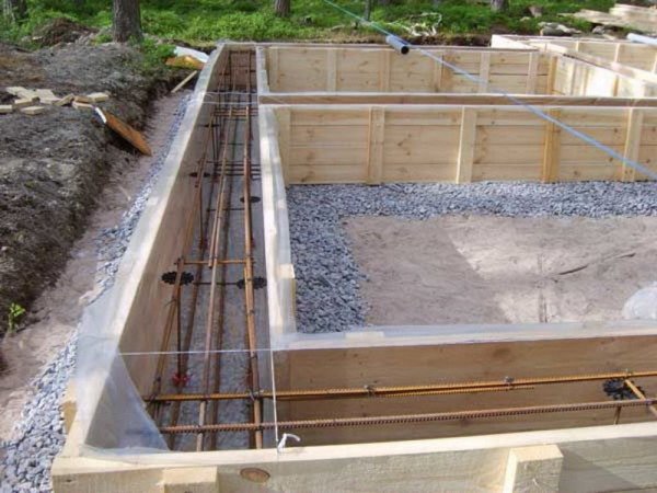 Як робиться прибудова до деревяного будинку з піноблоків