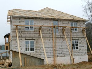 Прибудова до будинку з піноблоків до деревяного будинку своїми руками Прибудова до будинку з піноблоків до деревяного будинку своїми руками