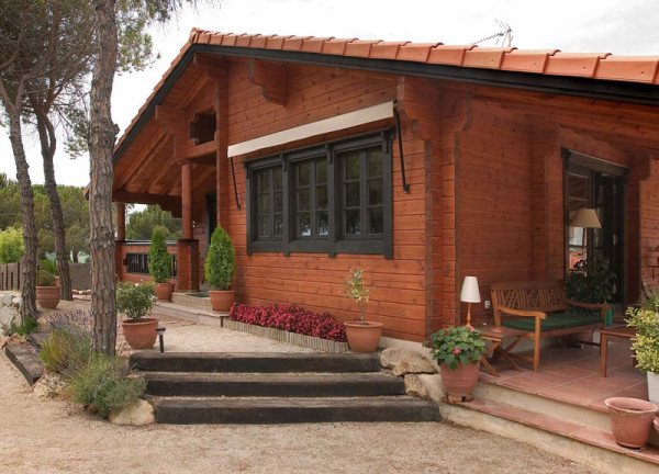 З яких видів деревини краще будувати одноповерхові деревяні будинки