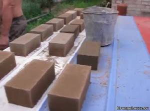 Виготовлення глиняної цегли в домашніх умовах