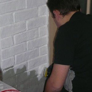 Як пофарбувати і якісно обробити цегляну стіну на балконі?