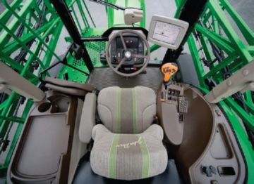Самохідний обприскувач John Deere   надійний помічник на поле