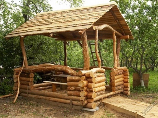 Зведення альтанки з оцилиндрованного колоди