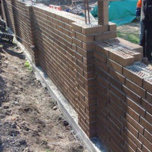 З якого цегли і який побудувати паркан З якого цегли і який побудувати паркан