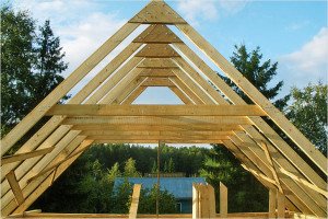 Розрахунок двосхилим даху: параметри, площа і витрата матеріалів