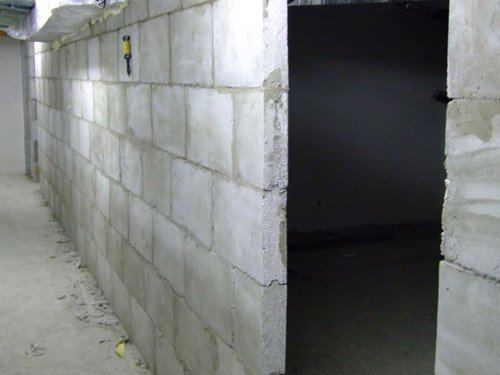 В яких випадках можна використовувати гіпсовий пазогребневий блок для зведення перегородок?