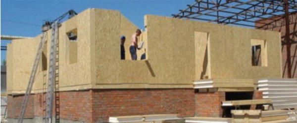 Споруда і відгуки про будинки з сендвіч панелей