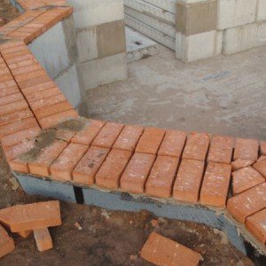 Як правильно класти цеглу: покрокове керівництво і відео Як правильно класти цеглу: покрокове керівництво і відео