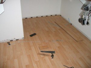 Укладання ламінату своїми руками: покрокова інструкція та відео Укладання ламінату своїми руками: покрокова інструкція та відео