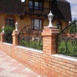 Цегляні паркани з ковкою: будуємо своїми руками Цегляні паркани з ковкою: будуємо своїми руками